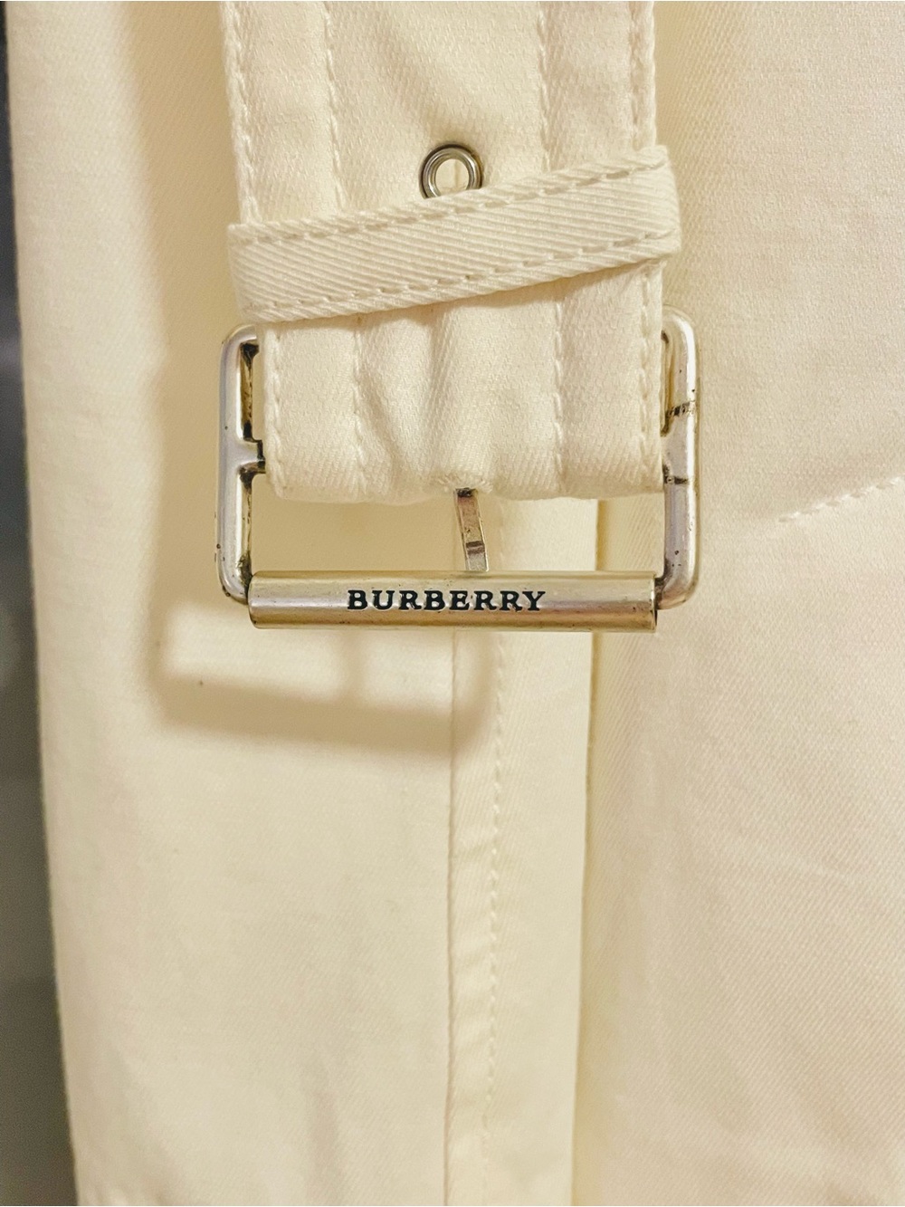 Burberry Women's Cream Double-Breasted Trench Coat with Signature Check Lining - Picture 6 of 7